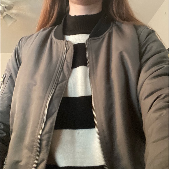 💸 Muted Olive Bomber Jacket - Picture 5 of 11